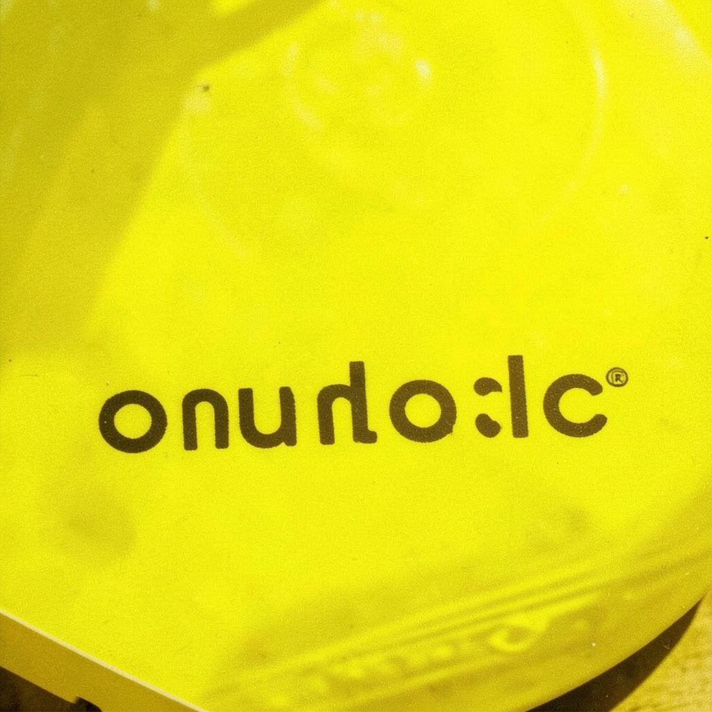 Logotipo de audio producciones sobre fondo claro.